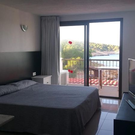 Es Grop Apartments Portinatx Luaran gambar